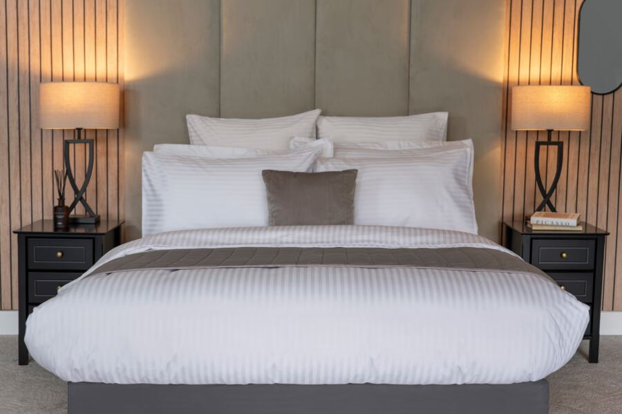 belledorm Hotel Suite 540 Count Satin Stripe Duvet Cover Set