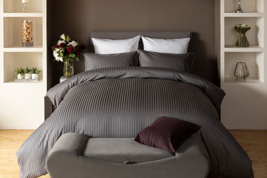 Belledorm Hotel Suite 540 Count Satin Stripe Housewife Pillowcase Pair