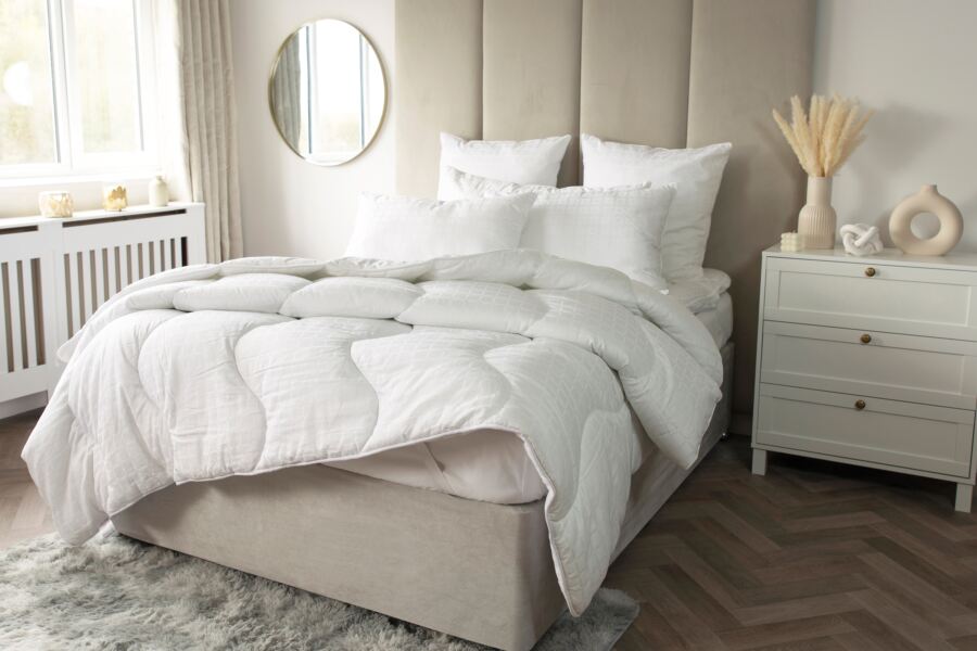 Belledorm Hotel Suite Microfibre Filling 13.5 Tog Duvet