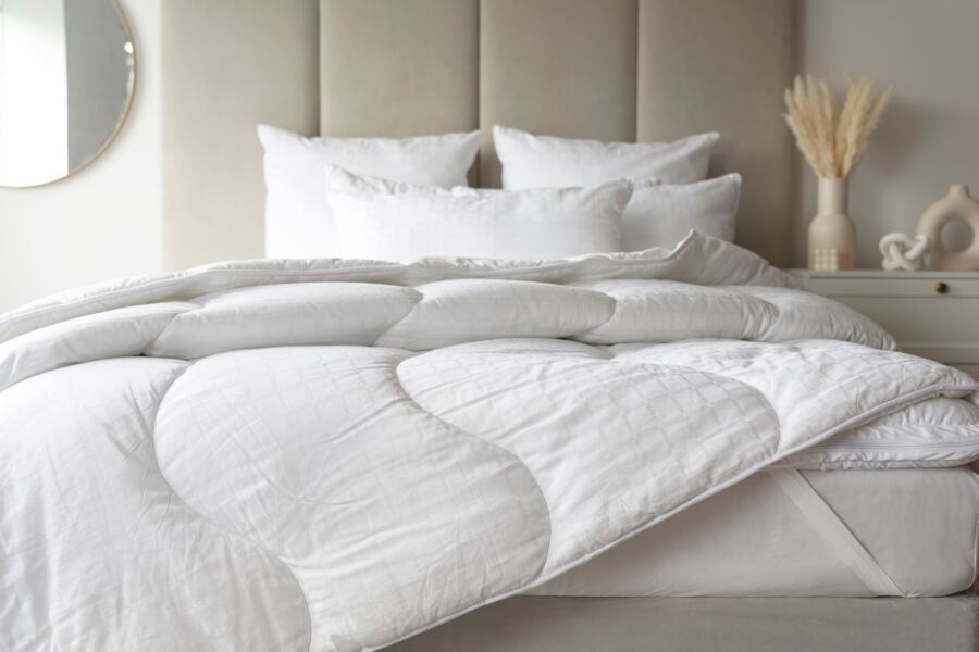 belledorm Hotel Suite Microfibre Filling 4.5 Tog Duvet