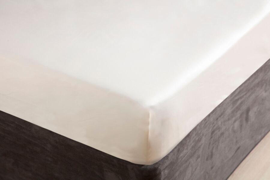 belledorm Limited Ivory Egyptian Cotton Sateen 1000 Count Extra Deep 38cm Fitted Sheet