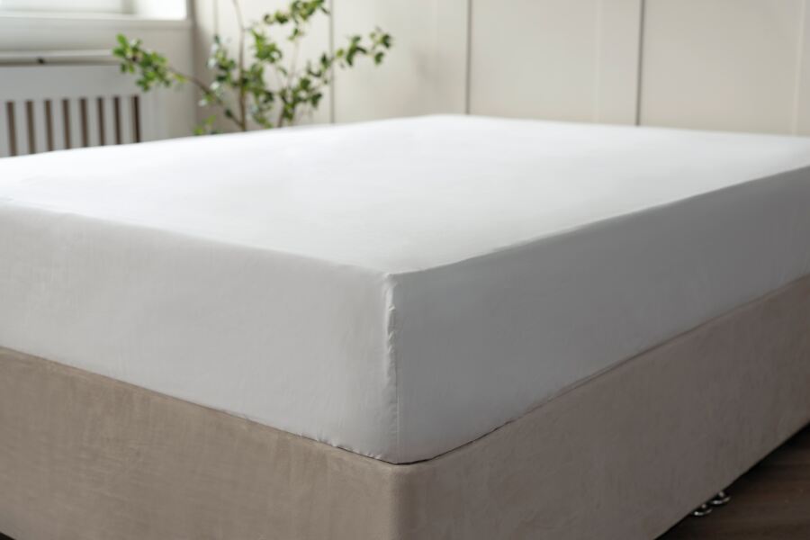 belledorm Pure Egyptian Cotton Sateen 600 Count Extra Deep 38cm Fitted Sheet