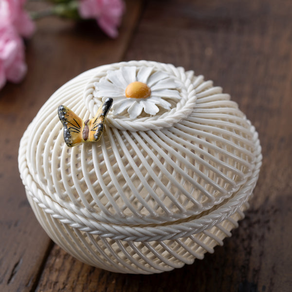 Belleek Belleek Classic Flowers Of The Month April - Daisy