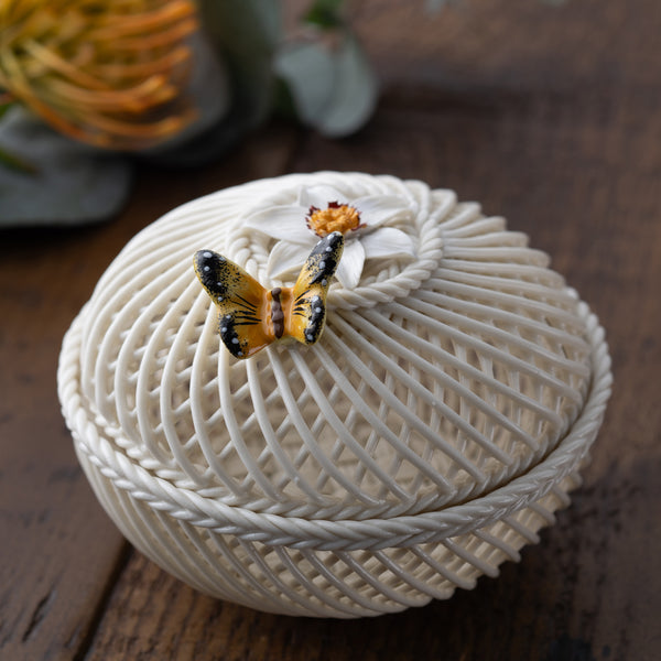 Belleek Belleek Classic Flowers Of The Month December - Narcissus