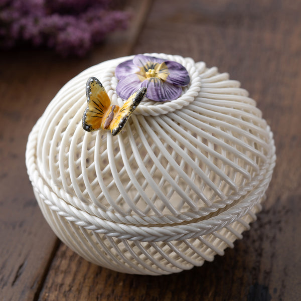 Belleek Belleek Classic Flowers Of The Month February - Viola