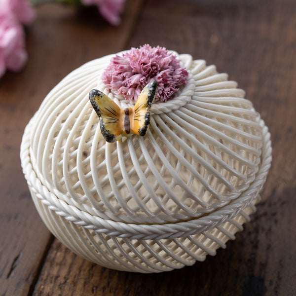 Belleek Belleek Classic Flowers Of The Month January - Carnation