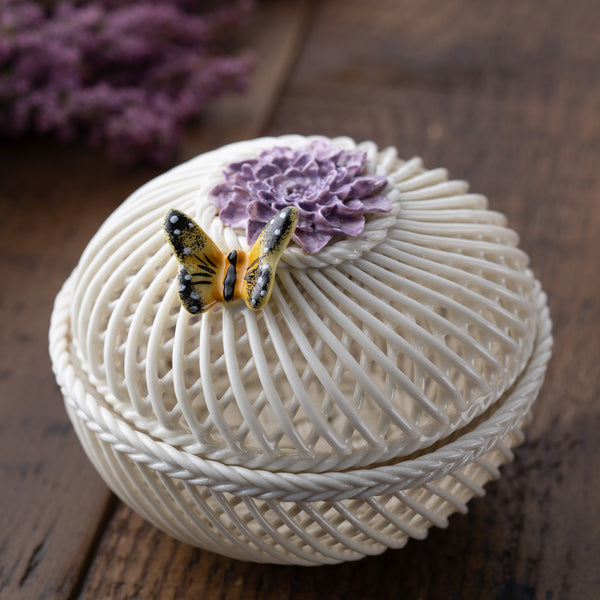 Belleek Belleek Classic Flowers Of The Month November - Chrysanthemum