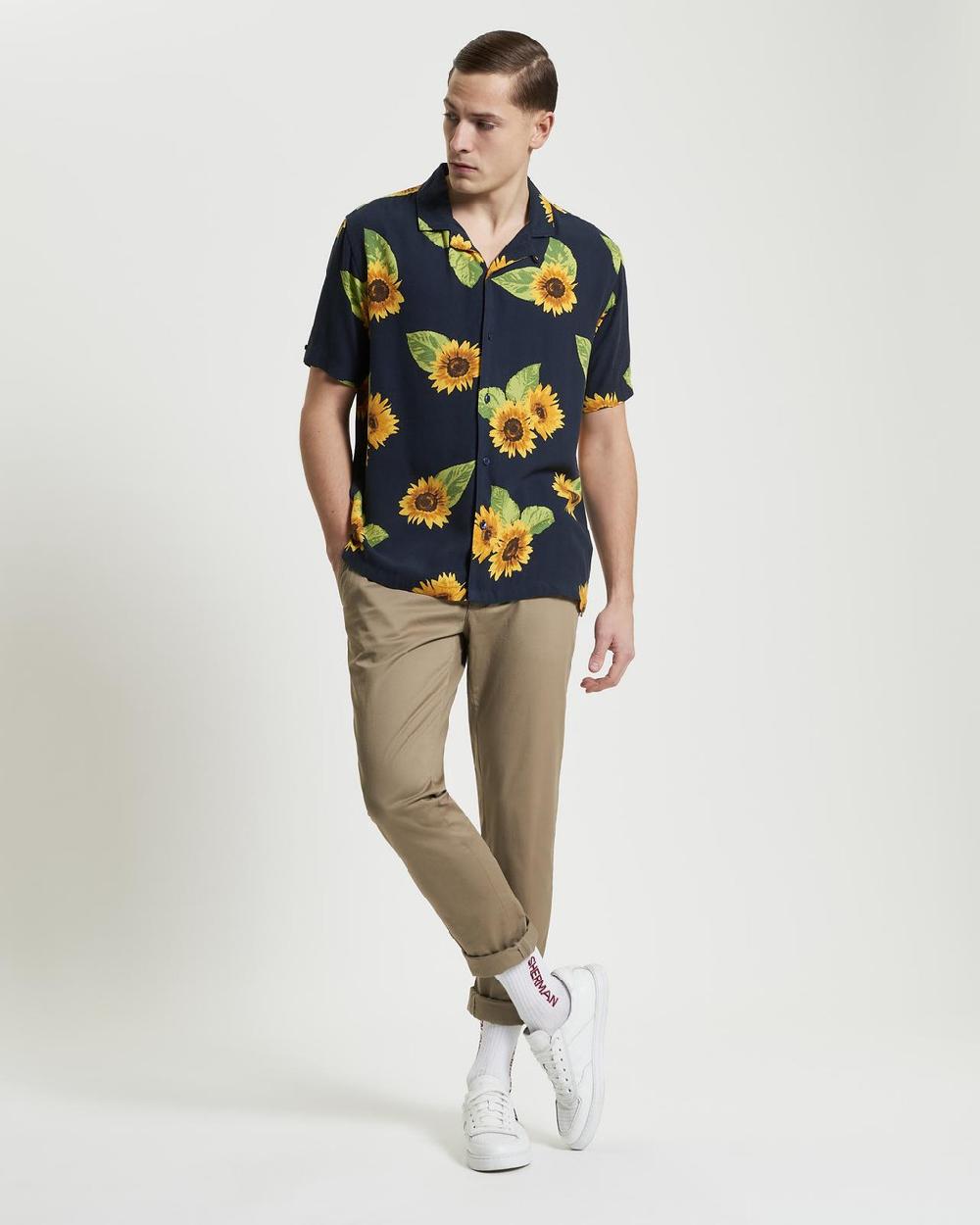 Ben Sherman Short Sleeve Sunflower Print Shirt In Midnight