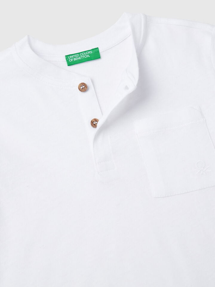 Benetton T-shirt With Henley Neck White