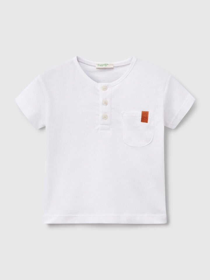 Benetton T-shirt With Henley Neck White