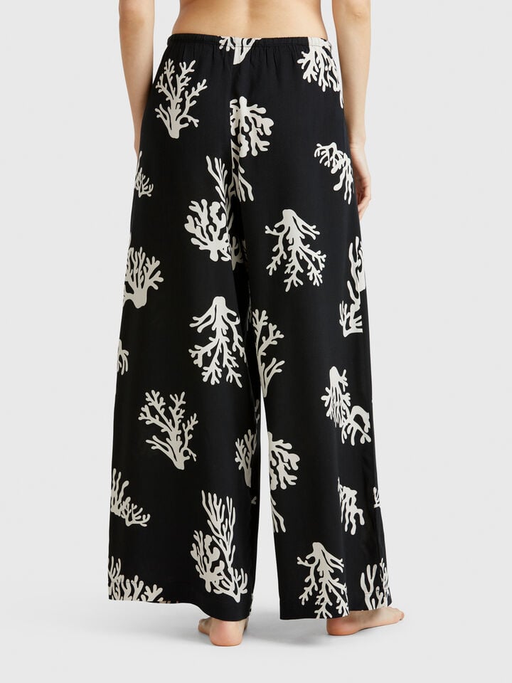 Benetton Trousers With Coral Print Black