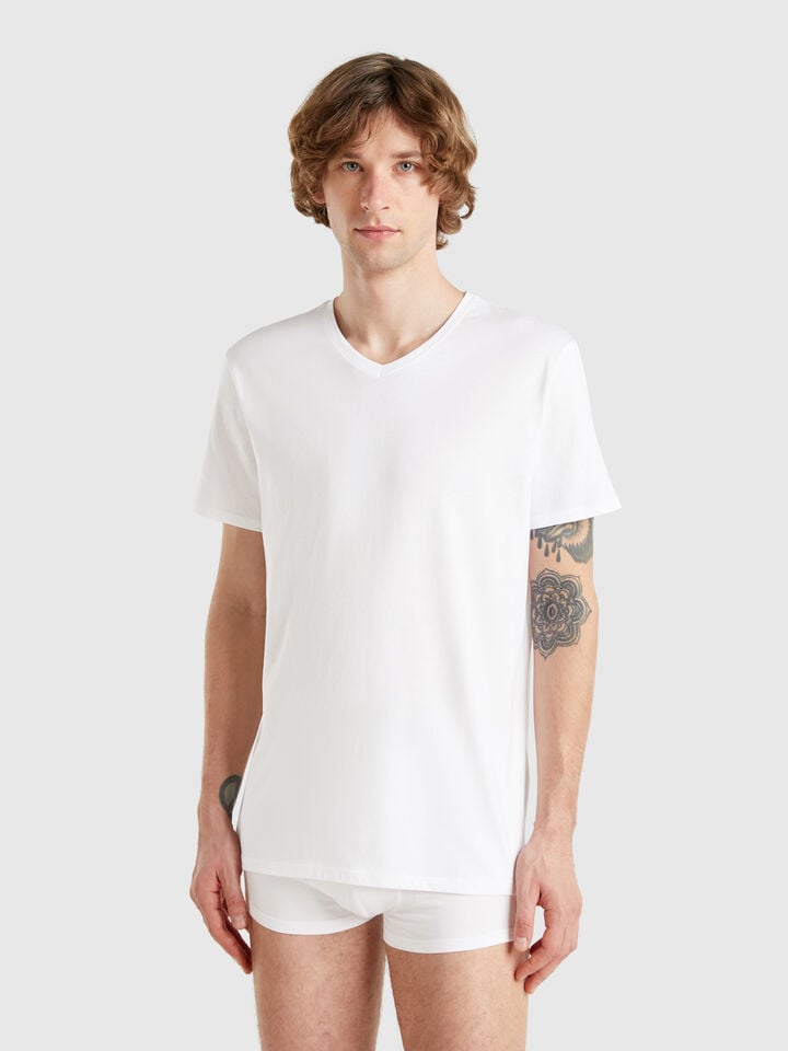 benetton V-neck t-shirt in long fiber cotton White