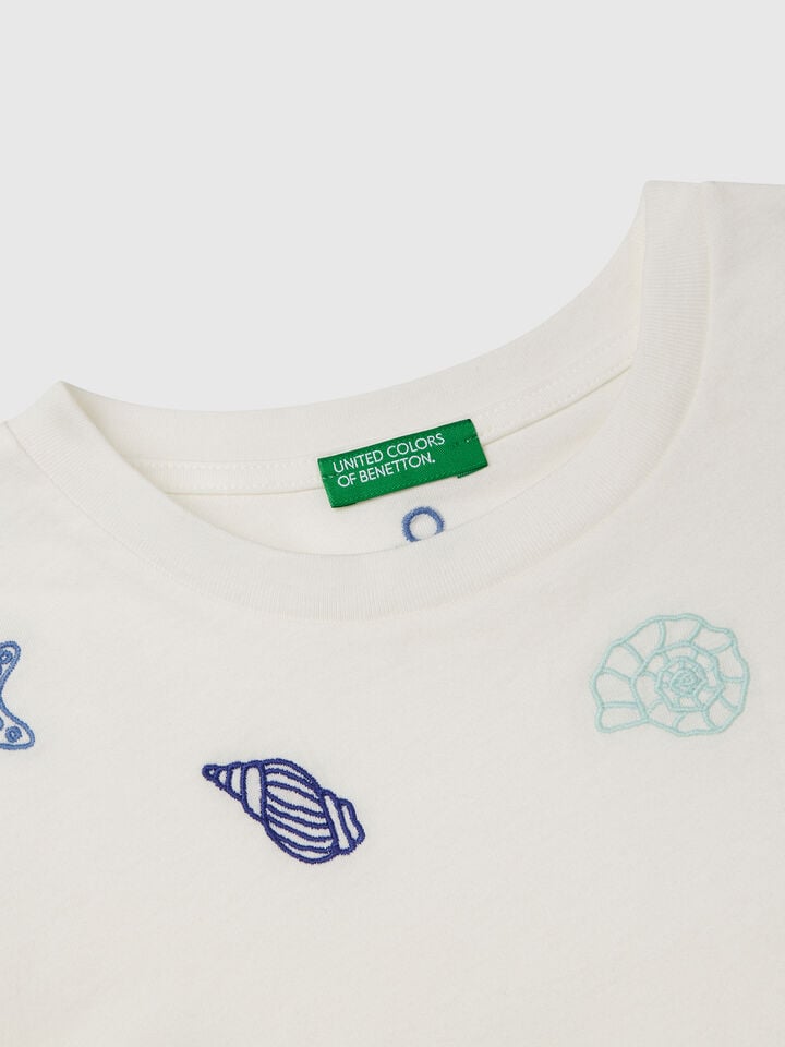 Benetton White T-shirt With Shell Embroidery Creamy White