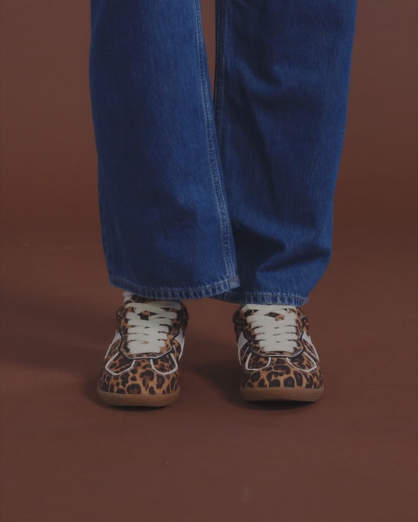 Betts JUNE Low-Top Sneakers