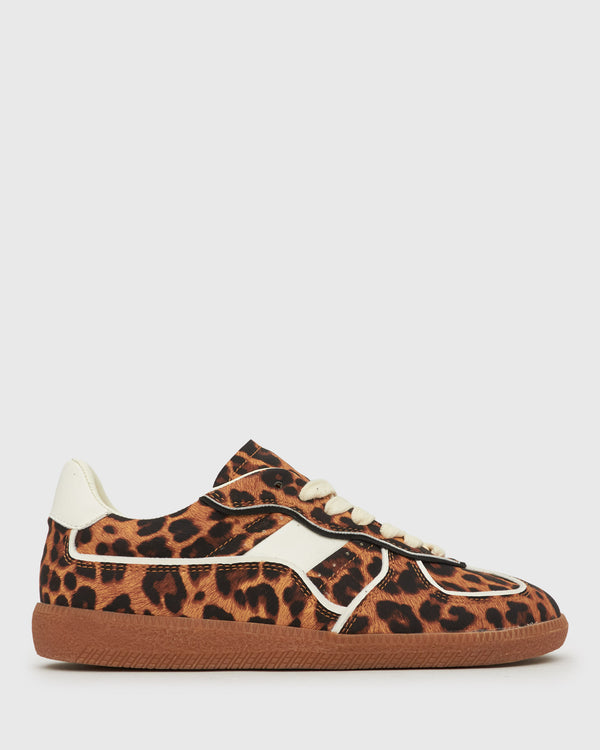 betts JUNE Low-Top Sneakers