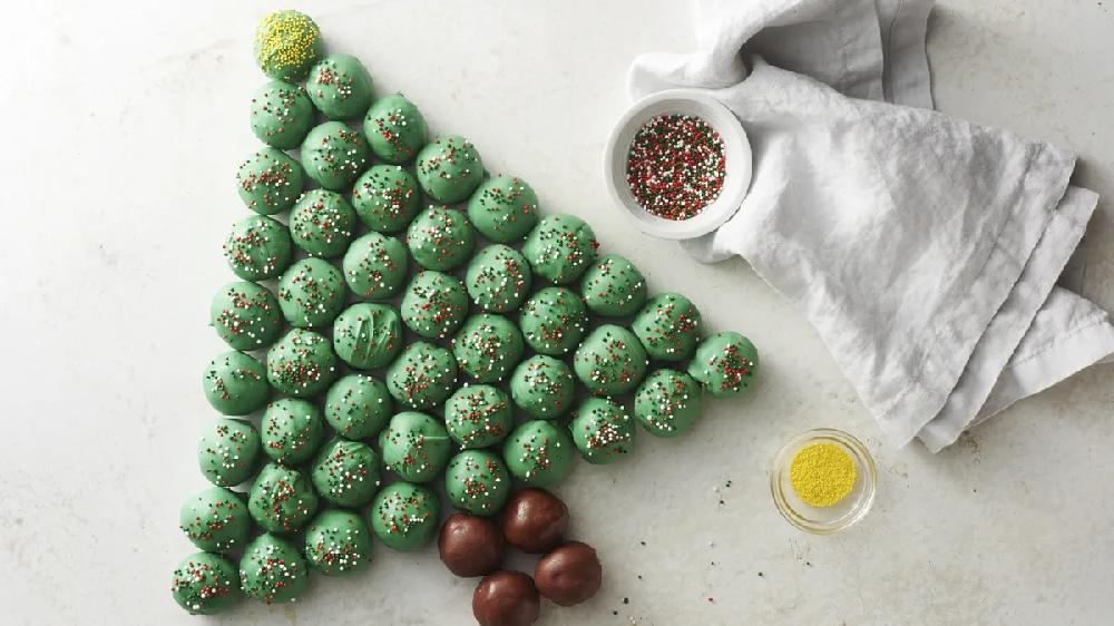 betty crocker Cake Ball Christmas Tree