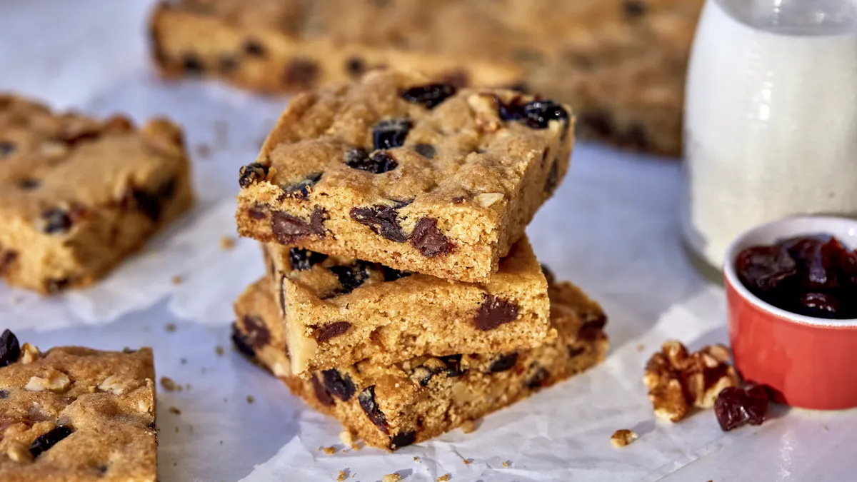 betty crocker Cherry Chocolate Chip Cookie Bars