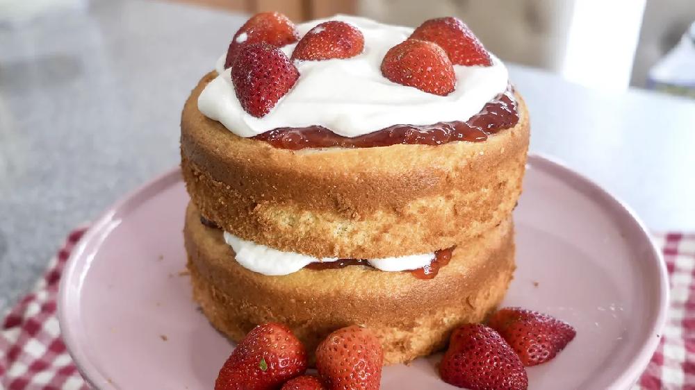 betty crocker Easy Layered Strawberry Shortcake