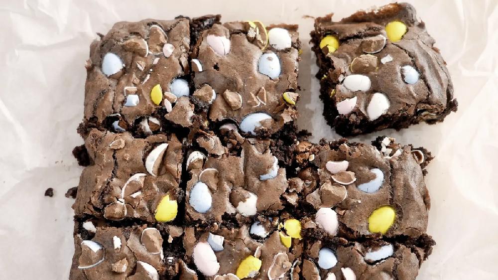 betty crocker Fudgy Easter Brownies with Mini Eggs