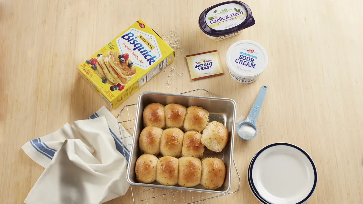 betty crocker Quick Sour Cream Dinner Rolls