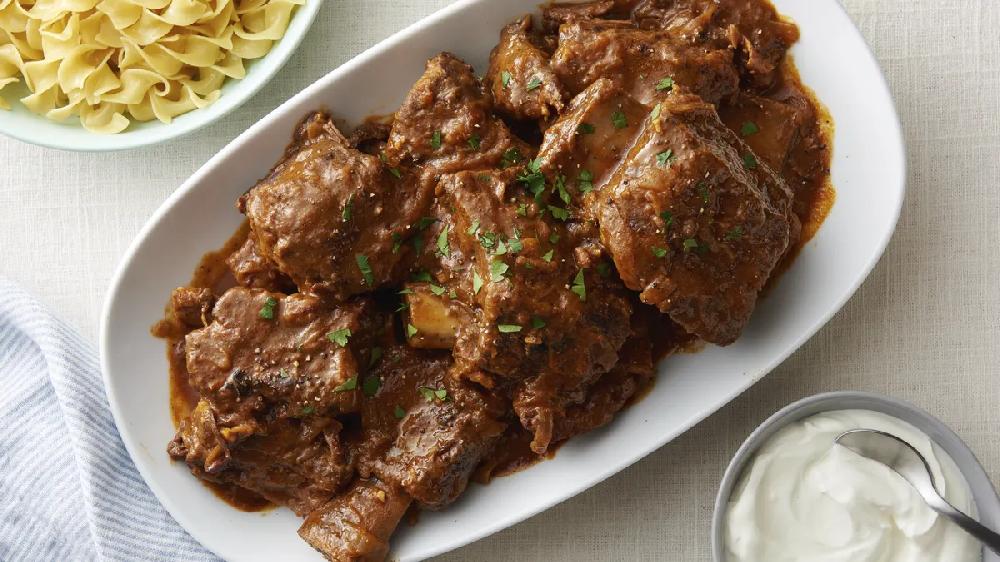 betty crocker Slow-Cooker Short-Rib Goulash