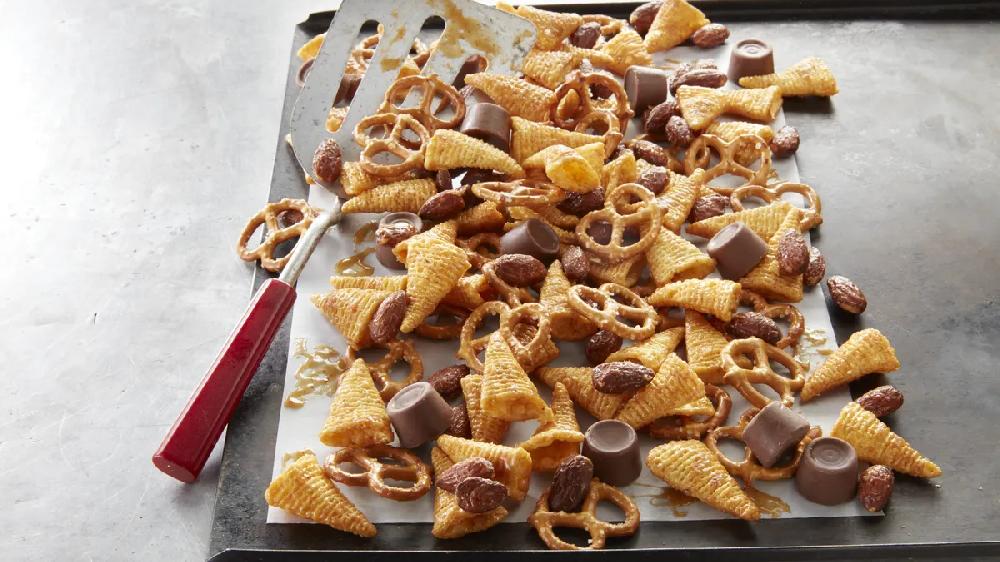 betty crocker Spicy Caramel Corn Snack Mix
