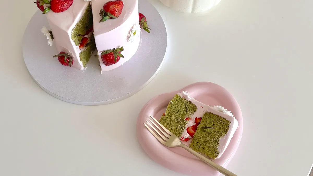 betty crocker Strawberry Matcha Cake