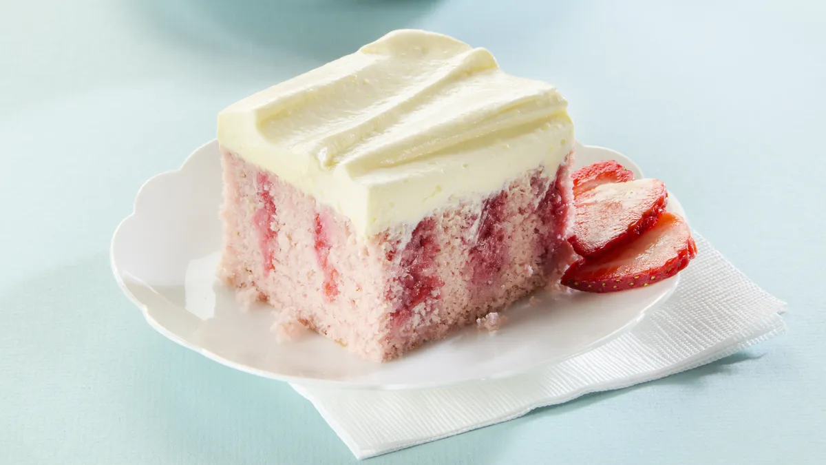 betty crocker Strawberry-Pudding Poke Cake