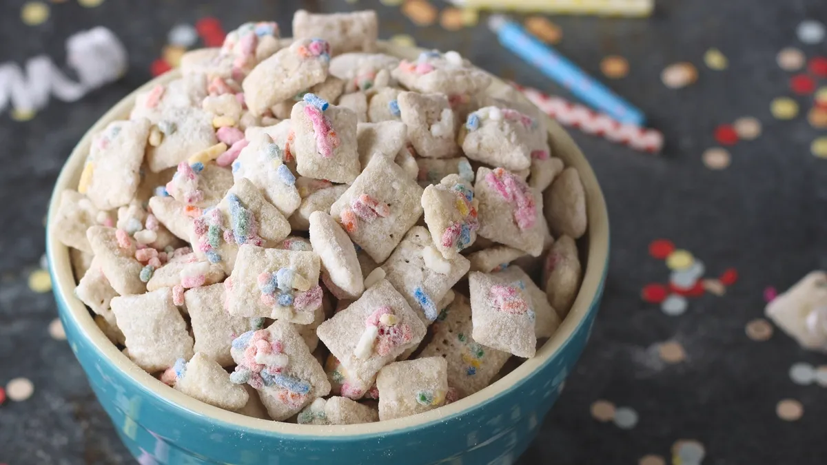 betty crocker Birthday Cake Muddy Buddies™ Party Mix