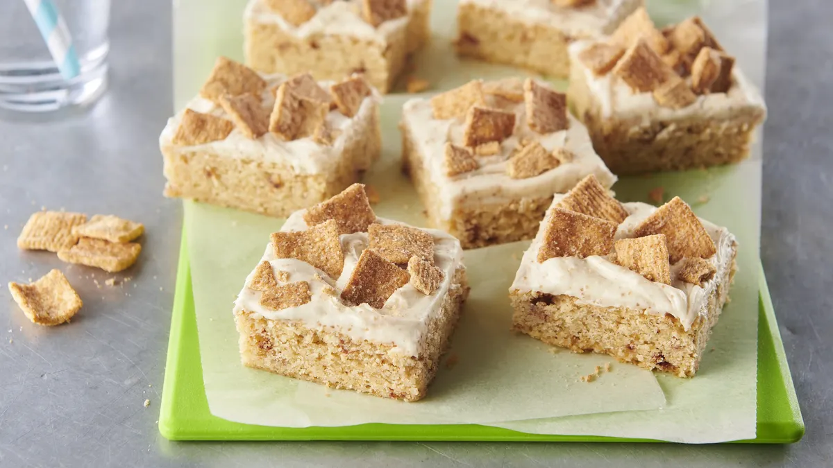 betty crocker Cinnamon Toast Crunch™ Frosted Cookie Bars