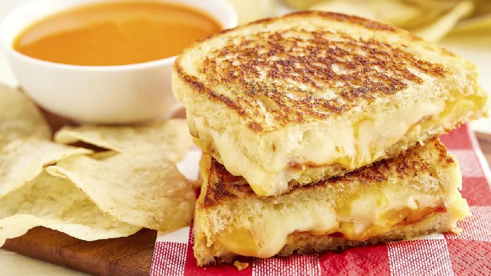 betty crocker Grilled Three-Cheese Bacon Sandwiches