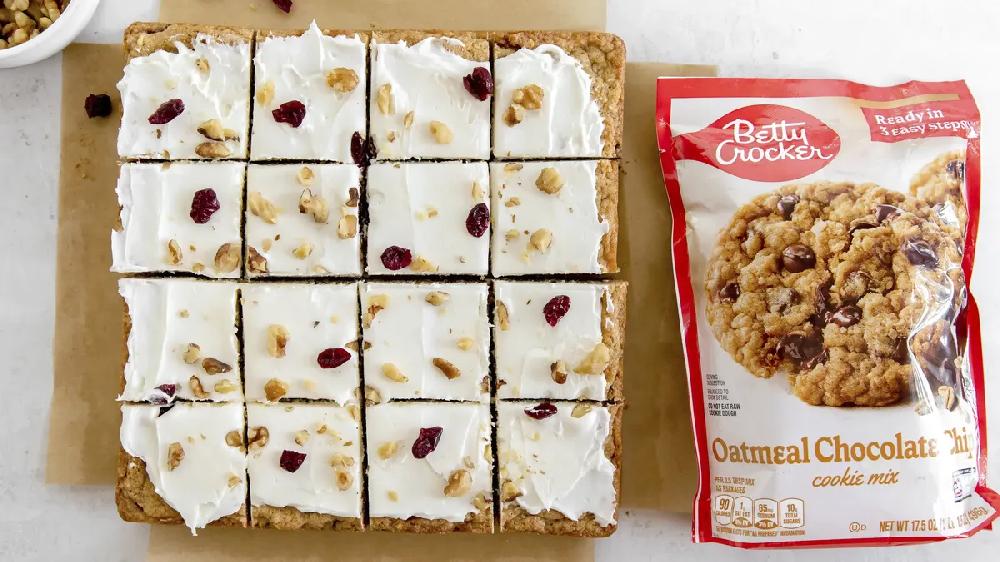 betty crocker Maple Nut Oatmeal Cookie Bars with Dried Cranberries