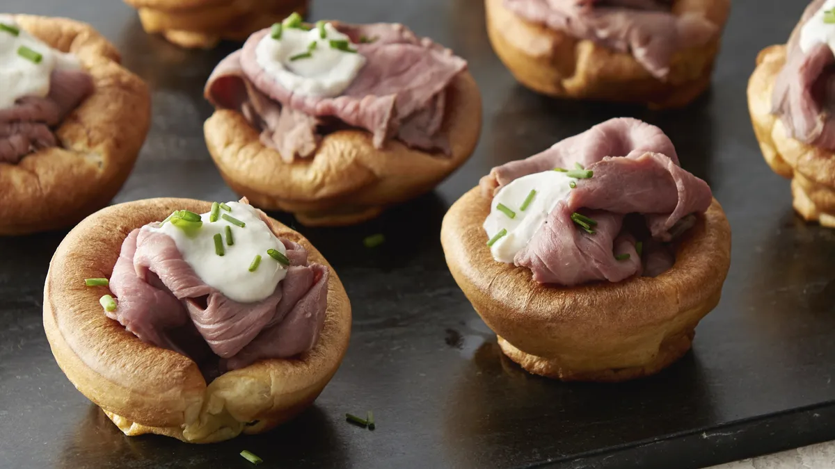 betty crocker Mini Yorkshire Puddings with Roast Beef and Creamy Horseradish Sauce