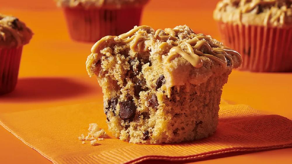 betty crocker REESE'S Peanut Butter-Chocolate Chip Coffee Cake Muffins
