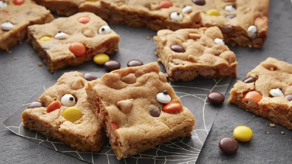 betty crocker REESE'S™ Pieces™ Halloween Cookie Bars
