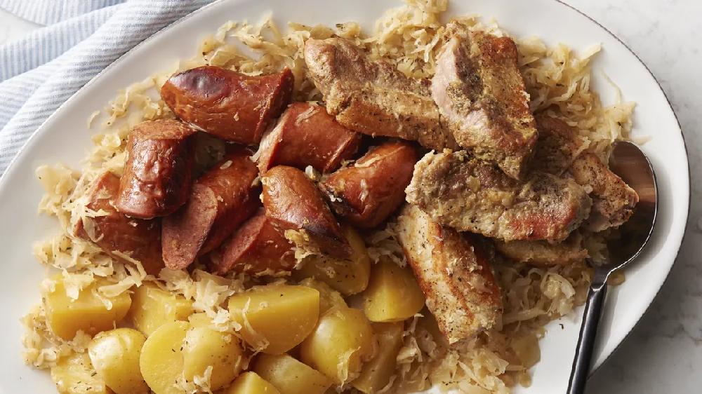 betty crocker Slow-Cooker Pork Sauerkraut and Kielbasa