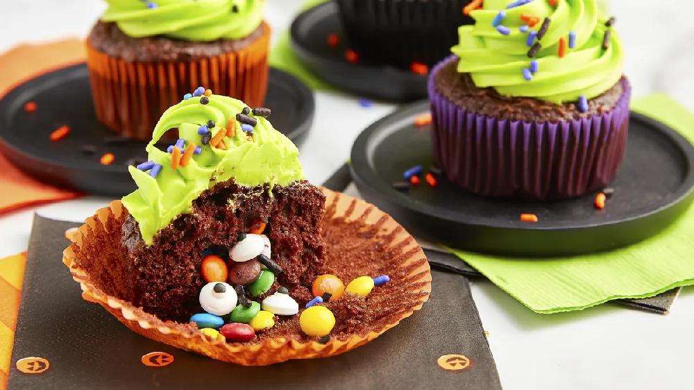 betty crocker Surprise-Inside Halloween Candy Cupcakes