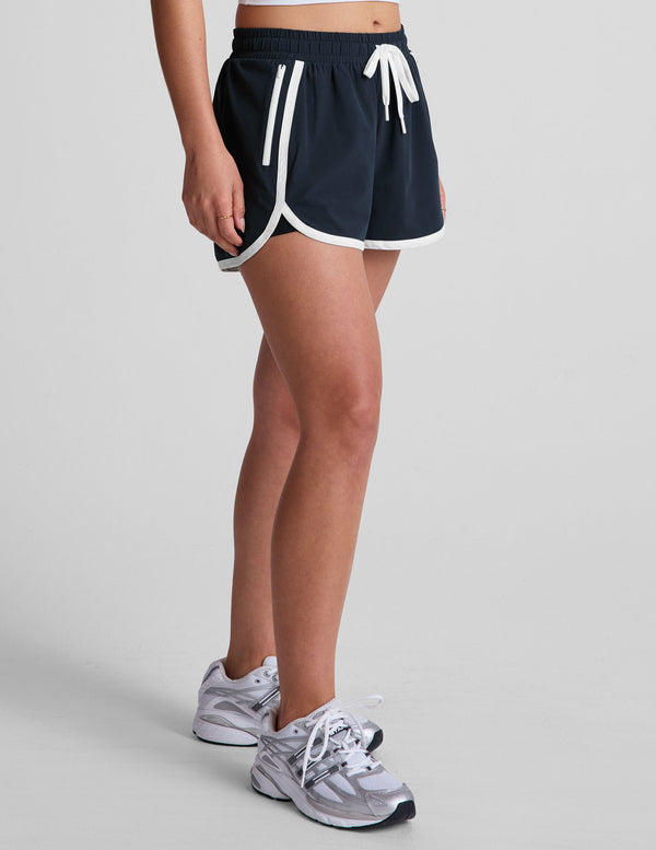 Beyond Yoga Stretch Woven The Course 2.5" Short