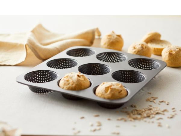 Bitz Blomsterbergs Bun Tin 32 X 30 X 3 2 Cm Carbon Steel