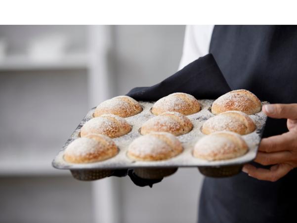 Bitz Blomsterbergs Bun Tin 32 X 30 X 3 2 Cm Carbon Steel