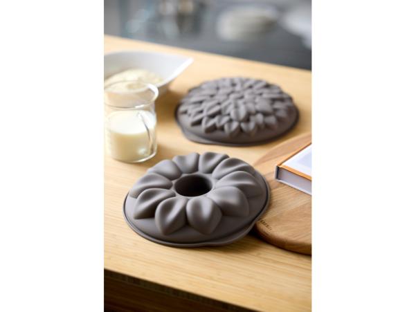 Bitz Blomsterbergs Dahlia Mousse Mould Dia. 20 X 3.8 Cm Latte