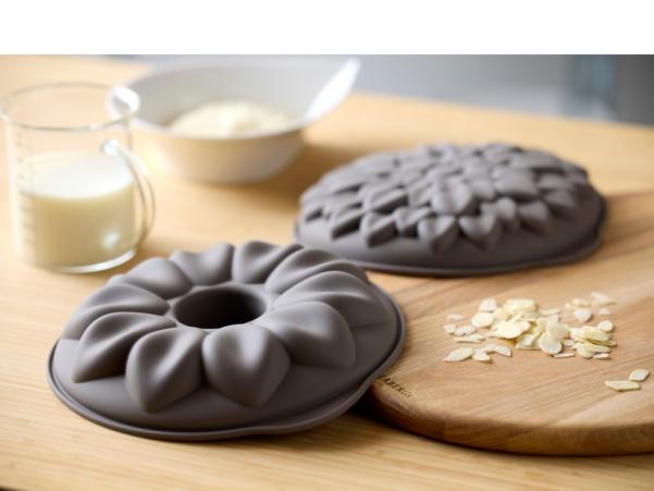 Bitz Blomsterbergs Flower Mousse Mould Dia. 20 X 3.8 Cm Latte