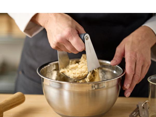 Bitz Blomsterbergs Mixing Bowl W. Silicone Base 3 Liter Latte