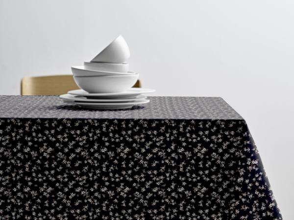 bitz Södahl Painter's Garden Acrylic tablecloth w. antislip 140 cm Navy blue