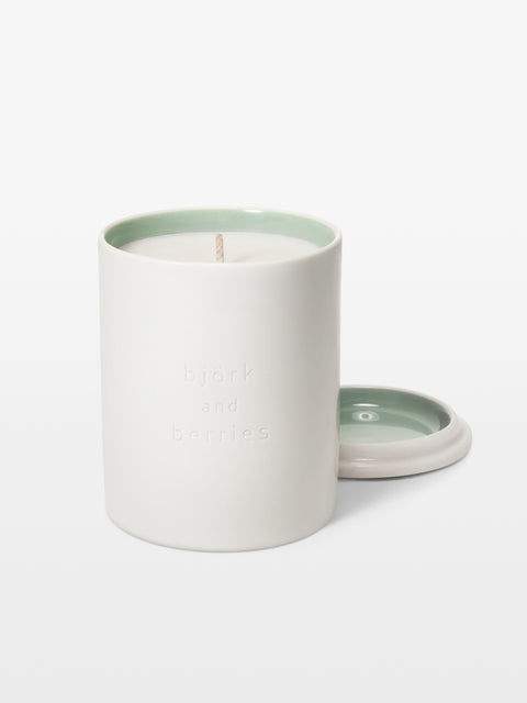 björk & berries Never Spring Scented Candle