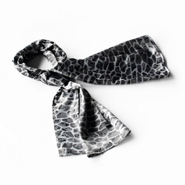 blancho bedding Brando Black Giraffe Animal Print Fashion Comfy Exquisitely Soft Silky Scarf/Wrap/Shawl(Small)