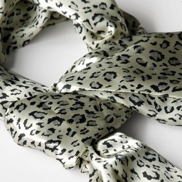 Blancho Bedding Brando Ivory Leopard Animal Print Elegant Exquisitely Soft Silk Scarf/Wrap/Shawl(Small)