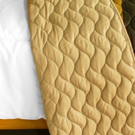 Blancho Bedding [Flying In The Wind] 3PC Vermicelli-Quilted Patchwork Quilt Set (Full/Queen Size)