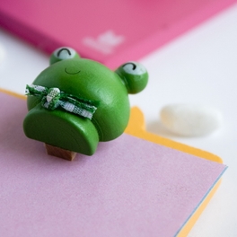 Blancho Bedding [Happy Frog] - Refrigerator Magnet Clip / Magnetic Clipboard