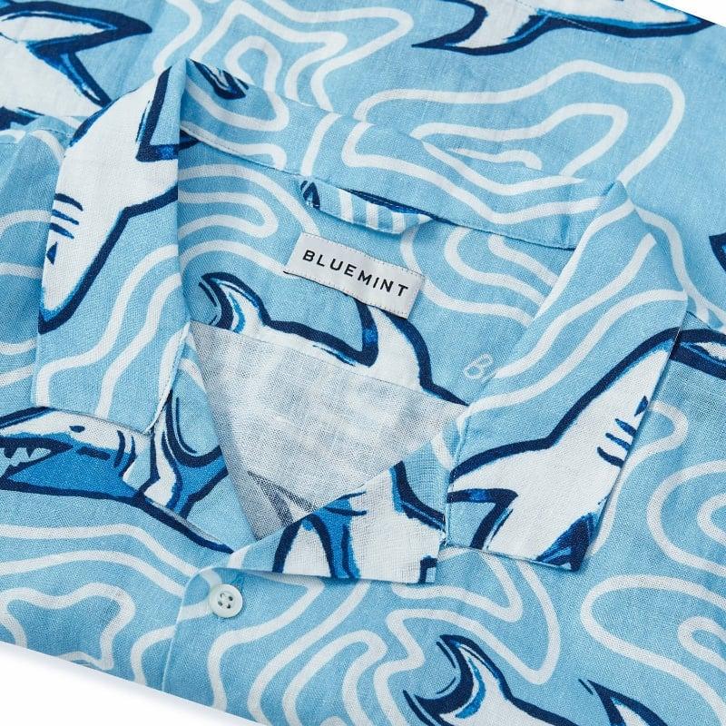 Bluemint PETER PRINTED SKY SHARK MAZE Kids Short-Sleeved Printed Linen Shirt